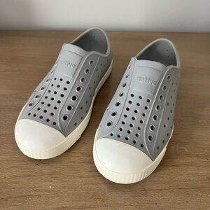 Kids Native Pigeon Grey/Shell White Jefferson Shoes size C12, EUC